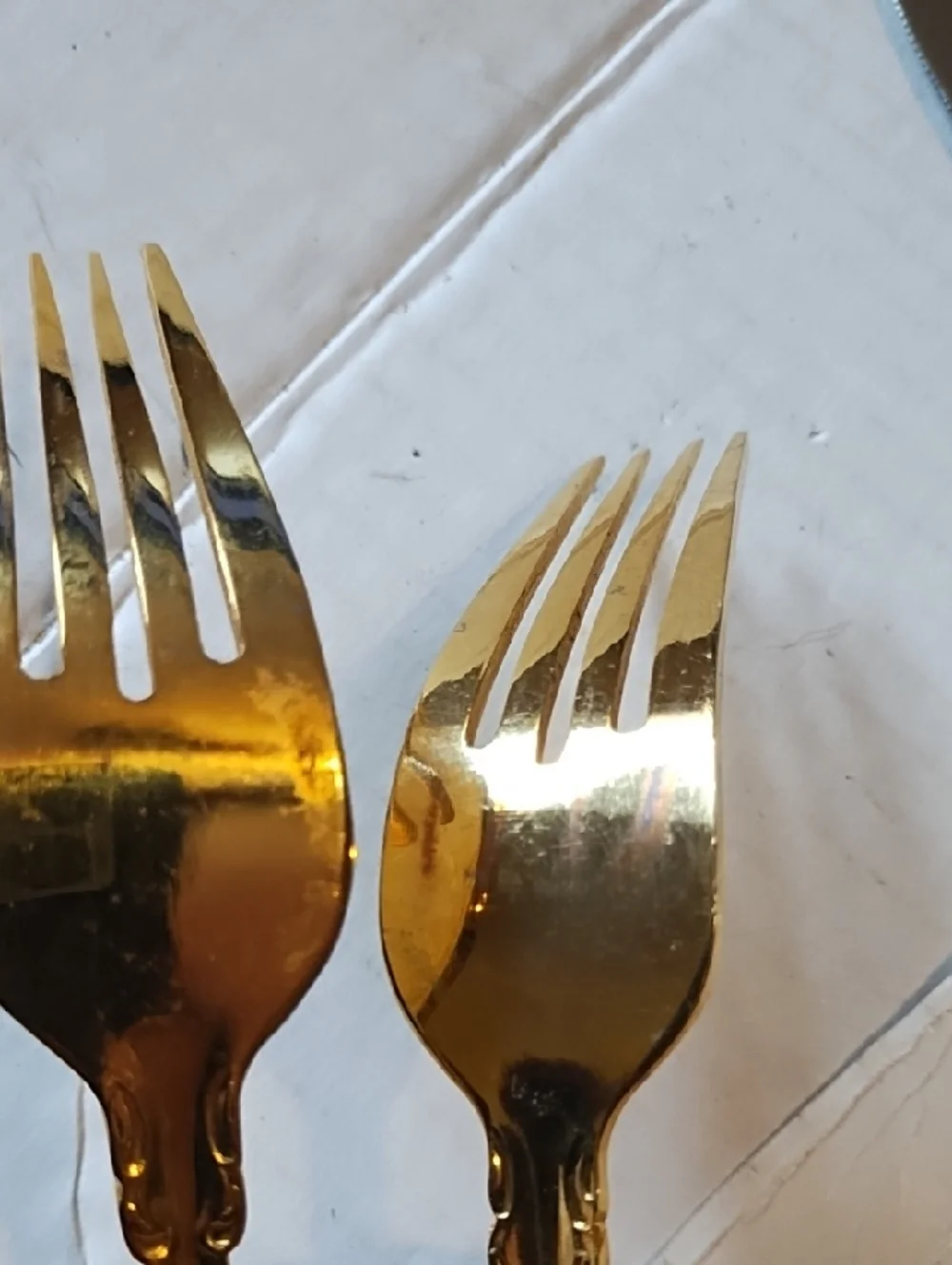Gold-Tone Stainless Flatware Set - Elegant Home Dining  36 Pc Set - Picture 9 of 12